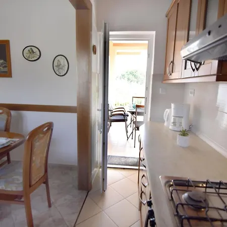 Zwei-zimmer-wohnung In Der Naehe Des Meeres Apartment Umag