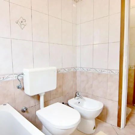Zwei-zimmer-wohnung In Der Naehe Des Meeres *