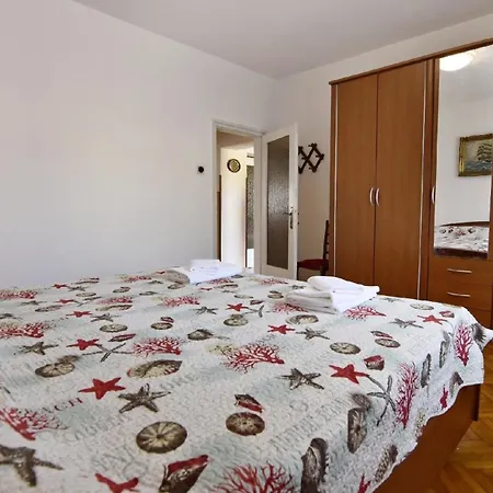 Zwei-zimmer-wohnung In Der Naehe Des Meeres Umag