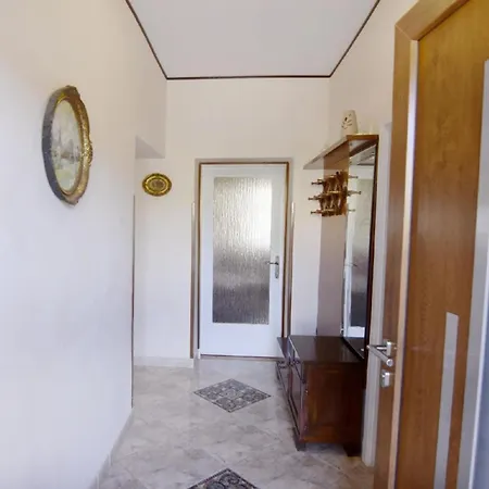Zwei-zimmer-wohnung In Der Naehe Des Meeres Apartment Umag